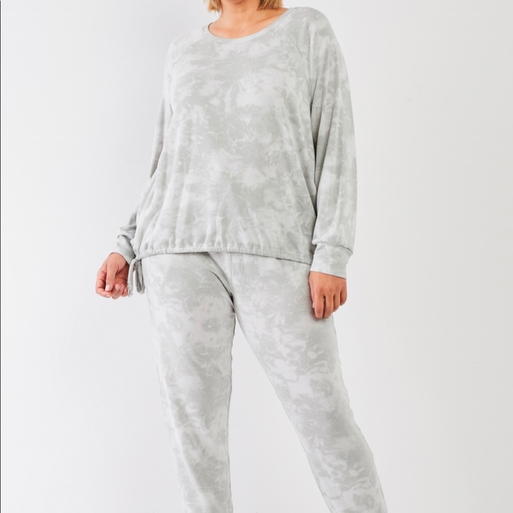 SOLD 🩶 Gilli Sage Tie Dye Matching Top & Joggers Set - Picture 6 of 10